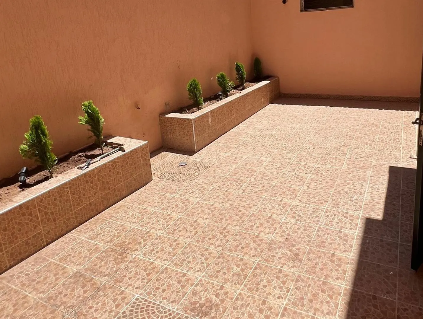 דירה מרקש Charmant Appartement Spacieux Avec Cour Fleurie Et Hammam A Targa Marrakech